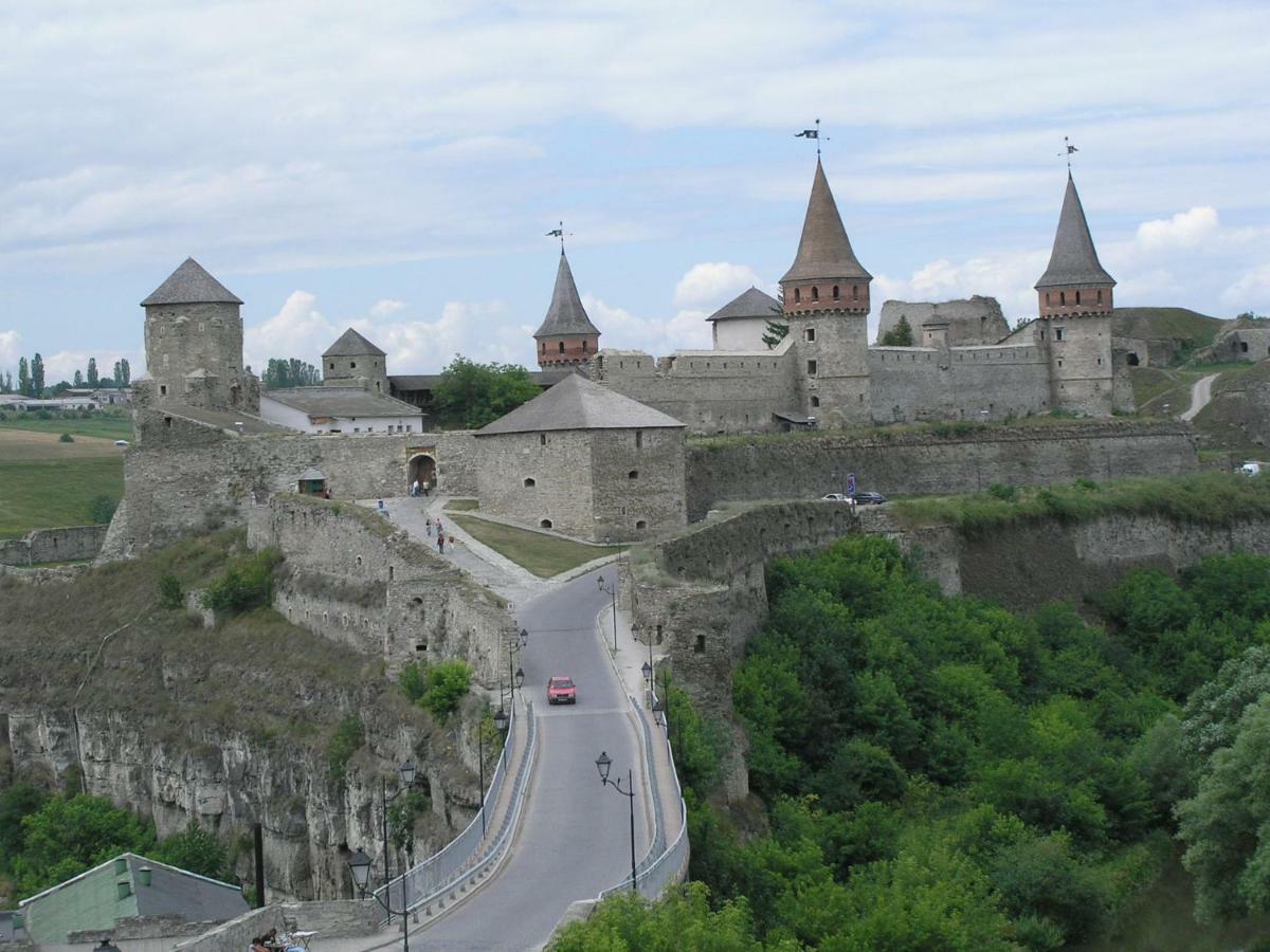 Апартаменты Вероника Kamianets-Podilskyi Luaran gambar